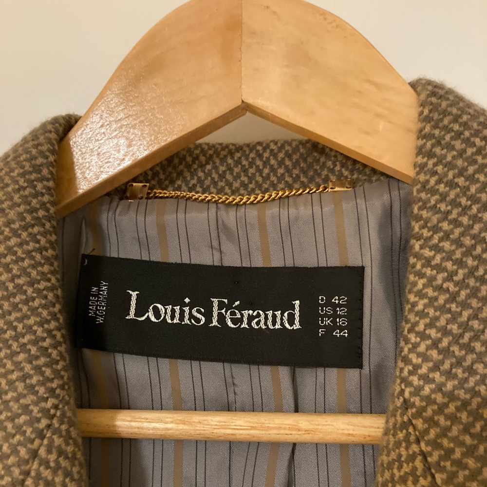 Vintage Louis Féraud 2 piece suit (jacket & skirt). Belt missing.